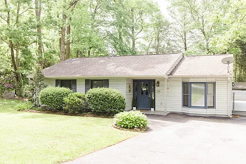 39 Southwicke Dr Photo 1