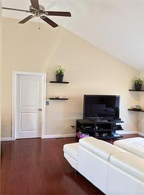 2nd image of 29 Florida St