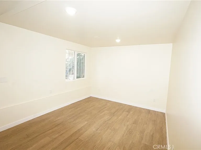 448 W 41st Pl #3/4 — Photo 14