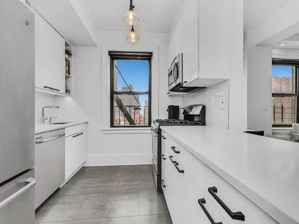 155 East 93rd Street 9F image 3 of 7