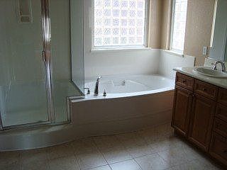 4th image of 5751 Idlewood St