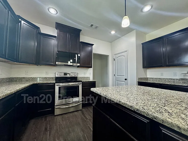 5037 Lexington Ln — Photo 13