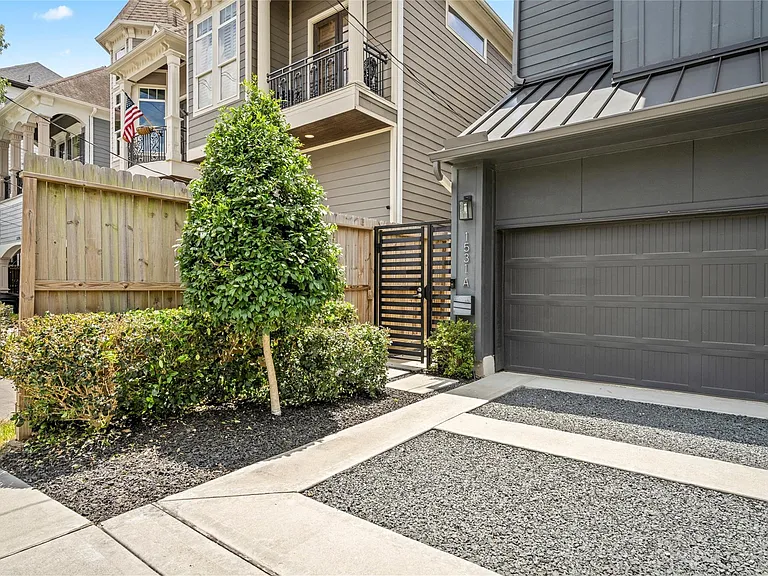 1531 Beall St #A — Photo 2