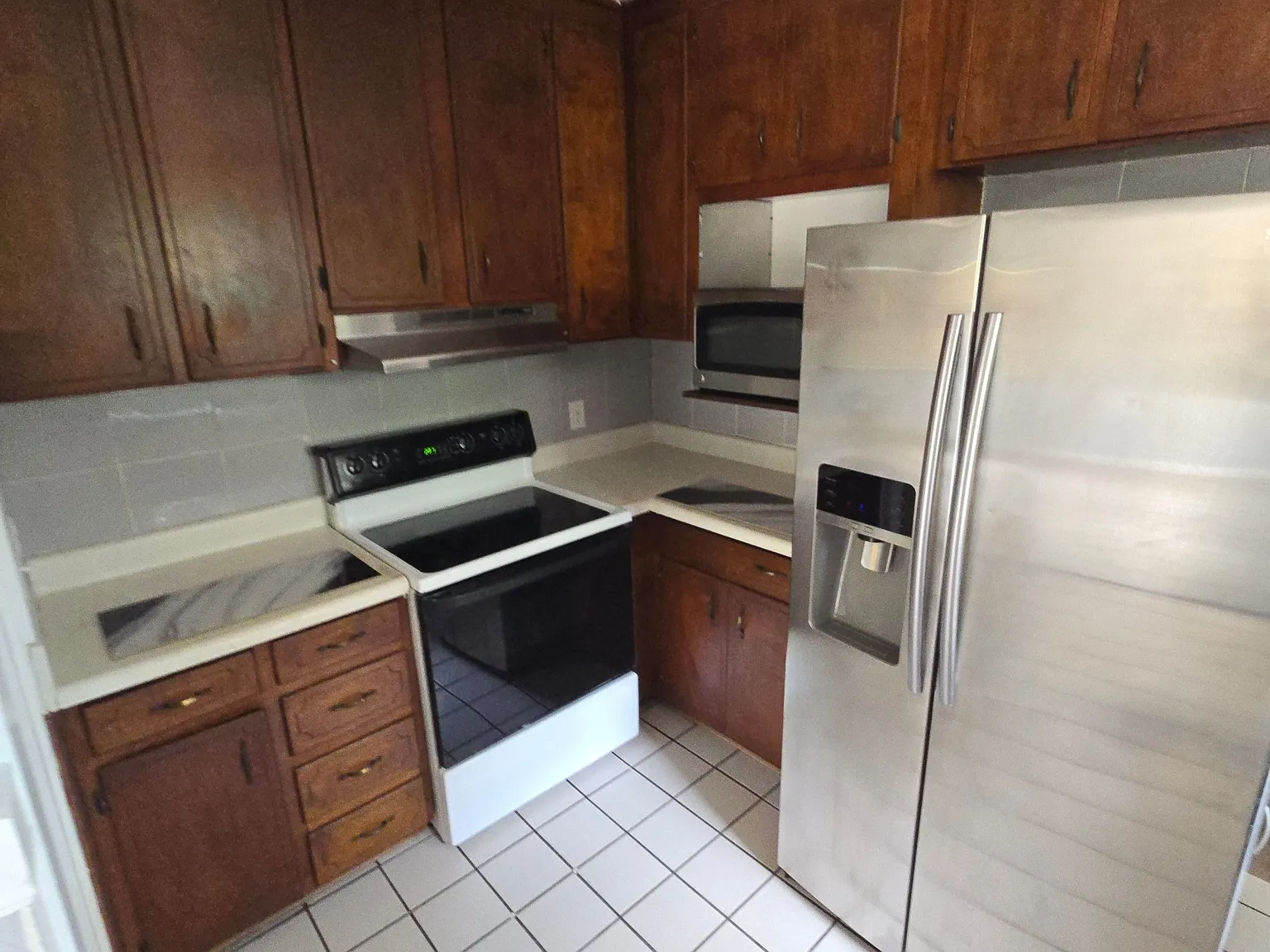 4 bed, 2.5 bath, 1900 sqft, $2,700 — Photo 2