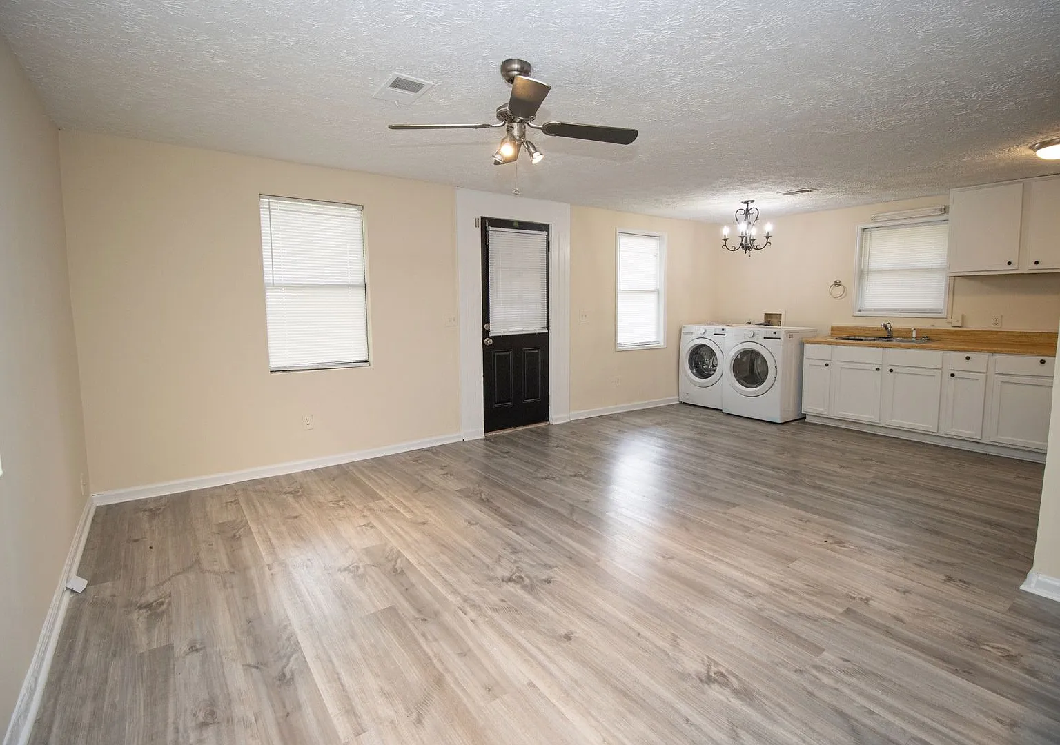 1213c Suber Street Modern Student Living Near Usc - Pre-Leasing For 2026-2027 School Year — Photo 3