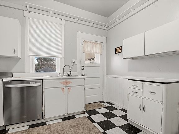 5th image of 29 W Brown St