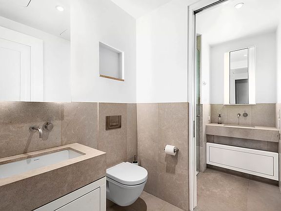 4th image of 404 Park Ave S APT 7E