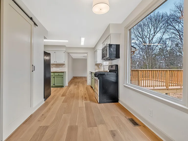 115 Pascal Dr — Photo 5