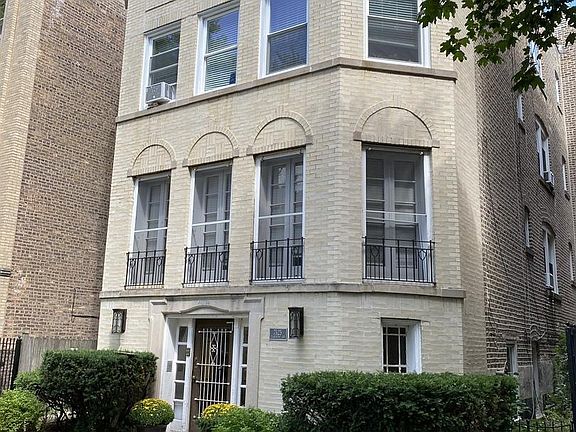 3rd image of 7525 N Claremont Ave