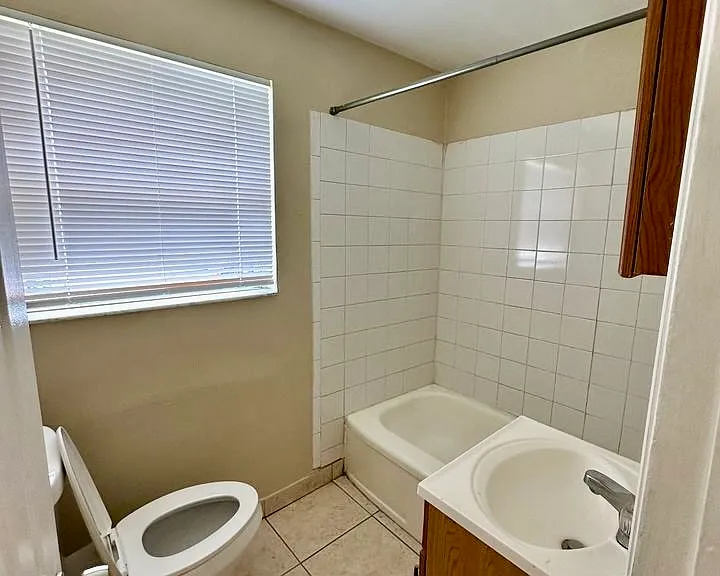 1045 Velma St — Photo 3