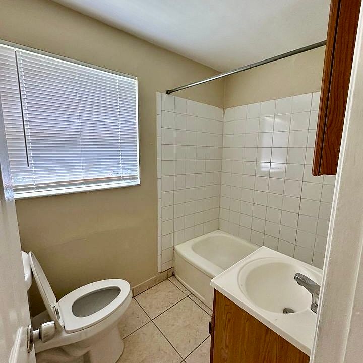 2nd image of 1045 Velma St #3