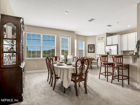 3rd image of 129 Hedgewood Dr