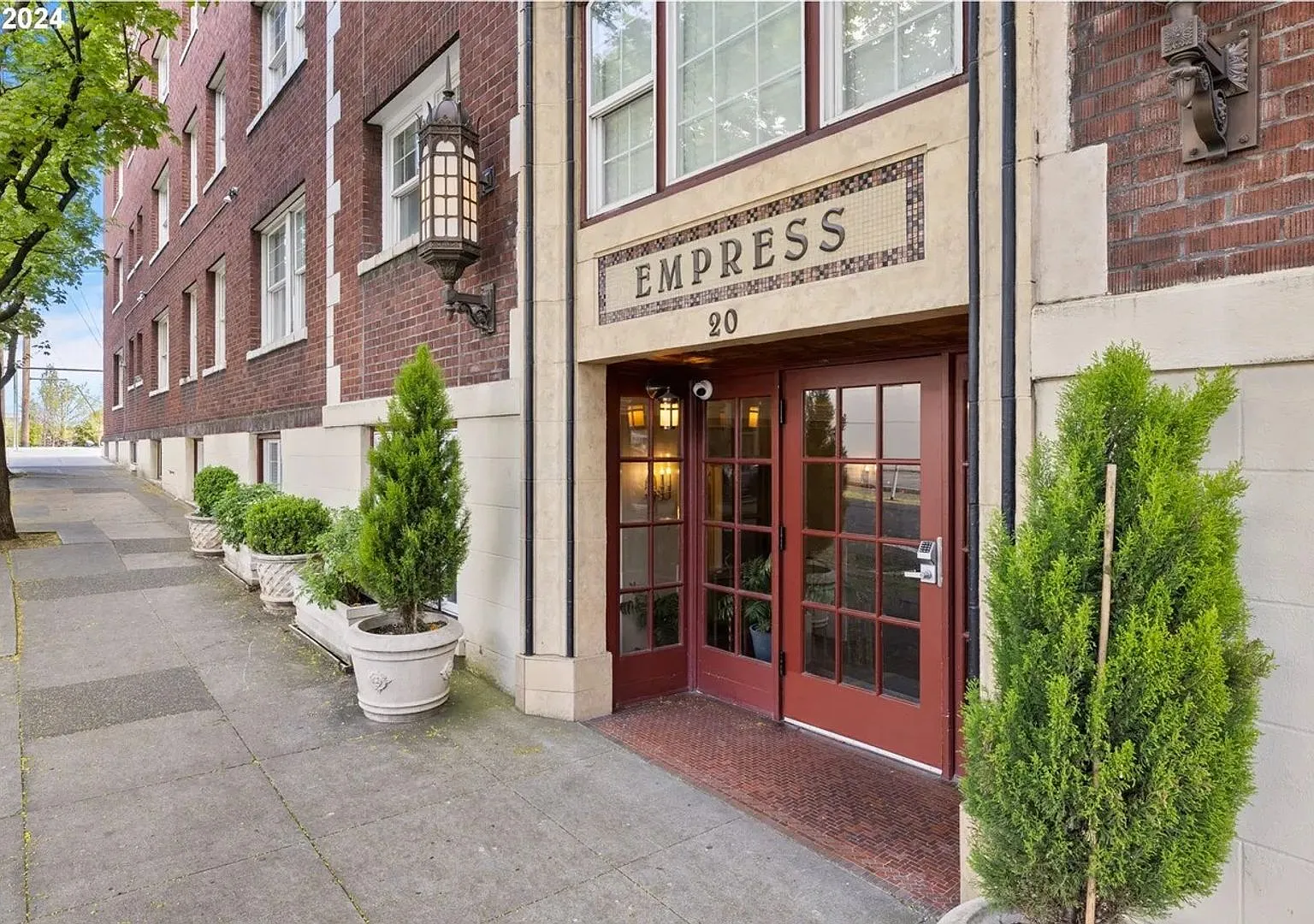 Cozy Studio Centrally Located in Downtown Portland! One Month Free For August Move In! — Photo 1
