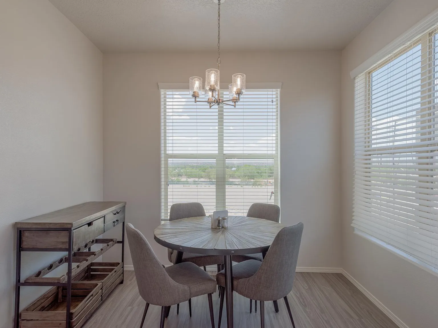 3 bed, 2.5 bath, 2043 sqft, $2,850 — Photo 3