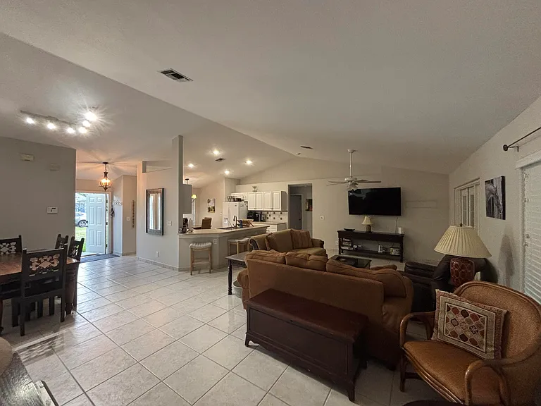 1094 Raintree Ln — Photo 10