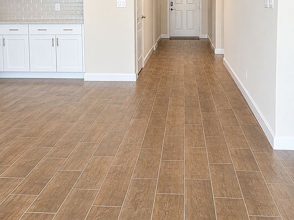 2nd image of 2028 Ravine Ln