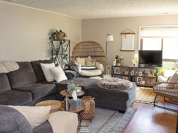 4th image of 1090 Fleetwood Dr APT G