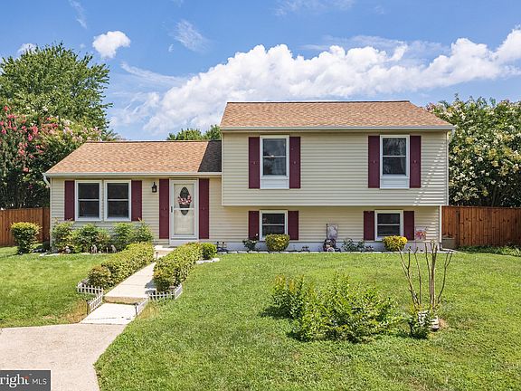 3rd image of 1653 Canonade Ct