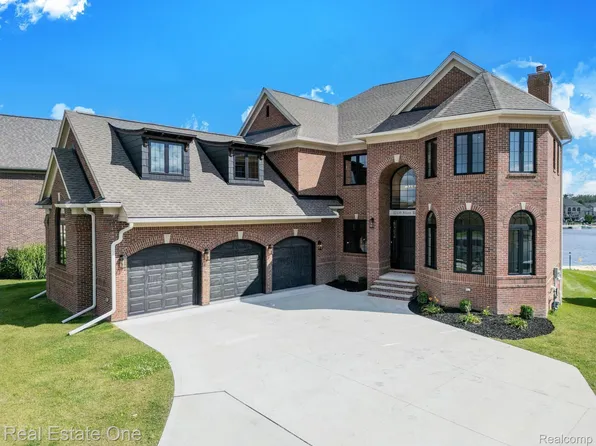 52430 Silent Ridge Dr, Chesterfield, MI 48051