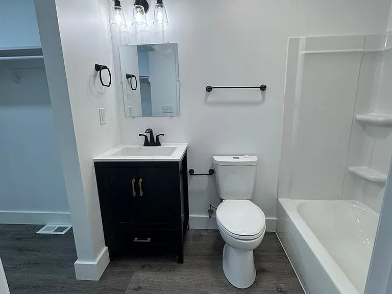 315 S Middle St #102 — Photo 10