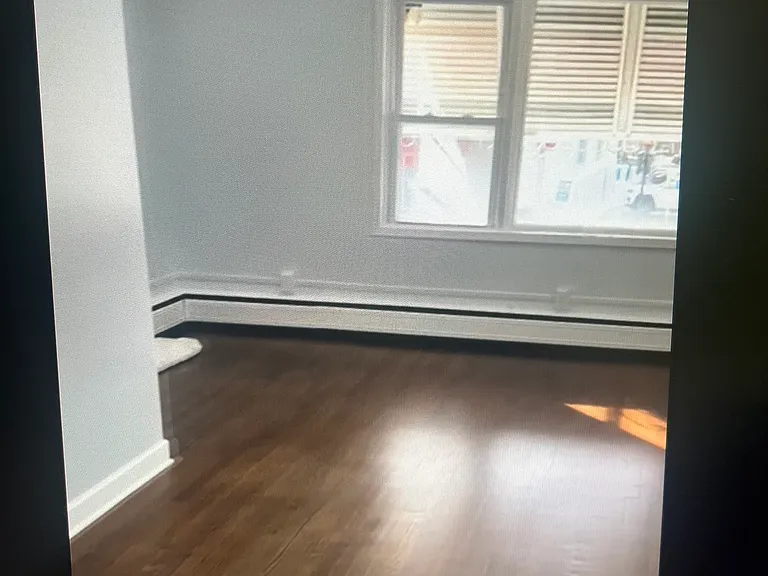 479 Pompton Ave #2F — Photo 1