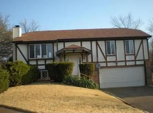 6145 Pennyrich Ct, Florissant, MO 63033