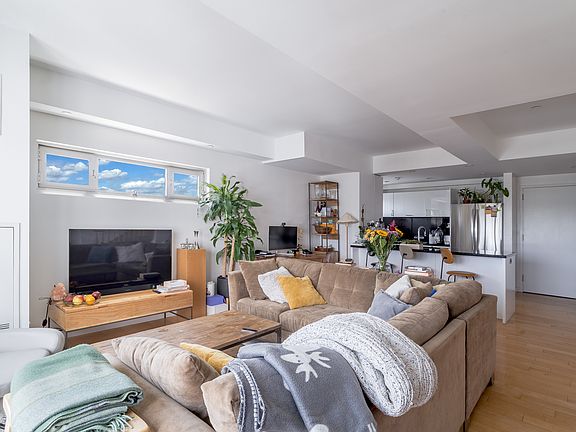 4th image of 560 Carroll St APT 11A