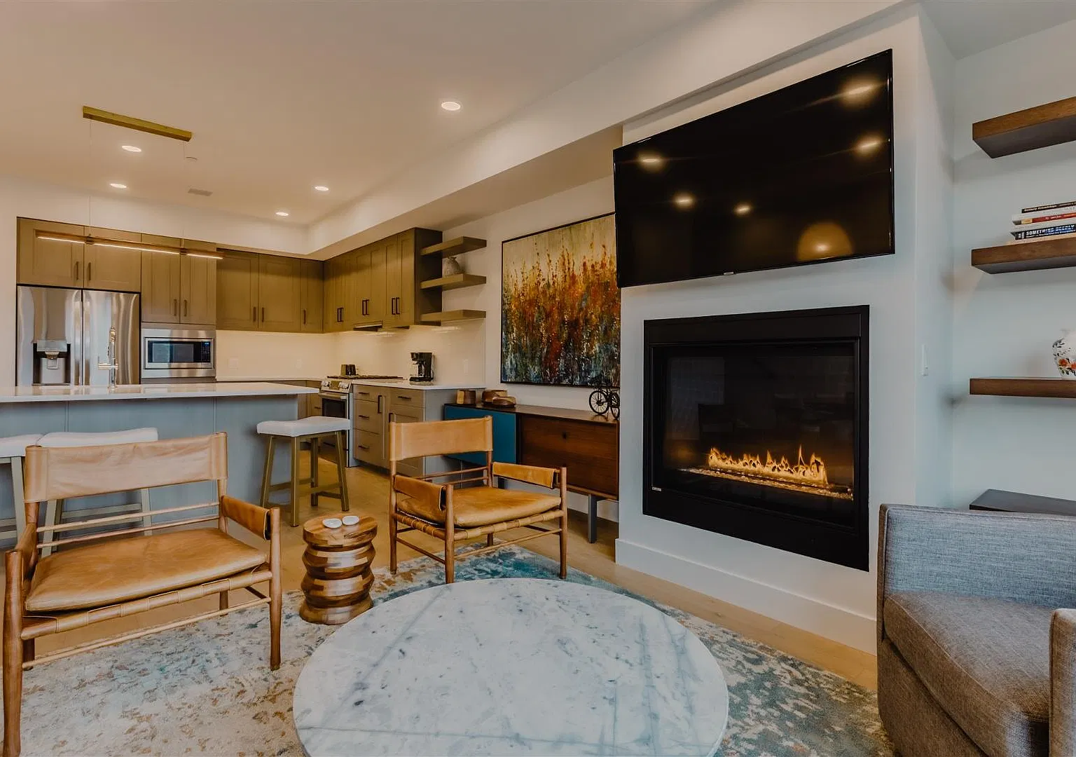 3 bed, 2101 sqft, $10,000 — Photo 1