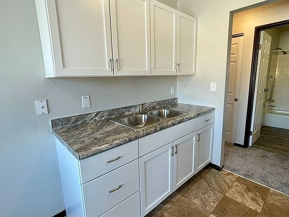 2nd image of 208 Hoyt Ave W APT 201