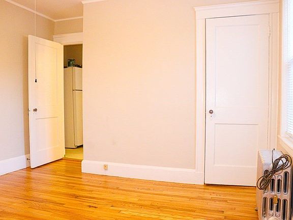 5th image of 37 Russell St Suite 1L