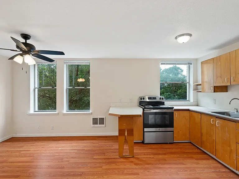 Abbottsford Apartments — Photo 87