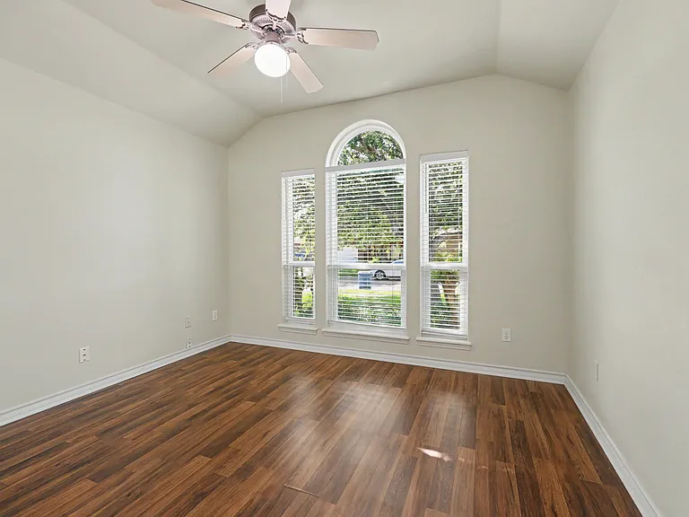 1111 Meadowbrook Dr — Photo 21