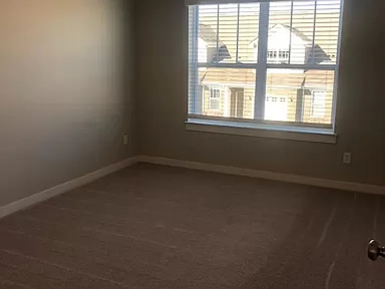 713 Mickelson Way — Photo 9