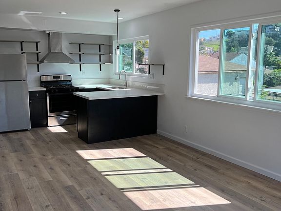 3rd image of 2714 Phelps Ave #4