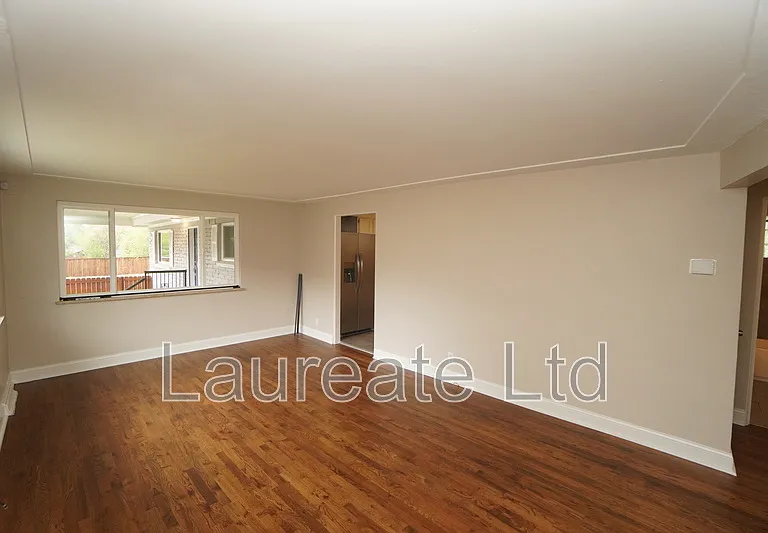 2268 W Maplewood Ave — Photo 2
