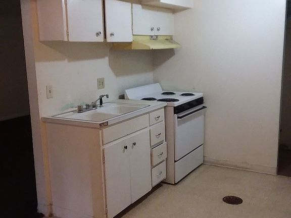 3rd image of 1217 1/2 12th St