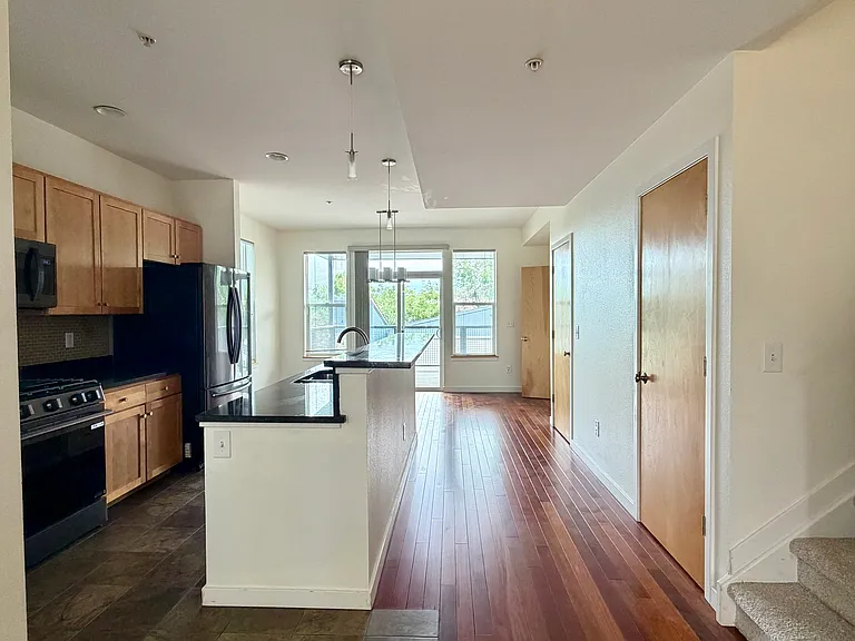 1348 Yellow Pine Ave — Photo 8