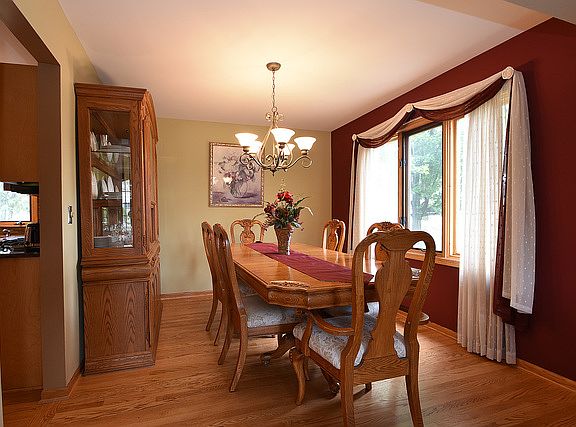 5th image of 9226 Kelly Ct