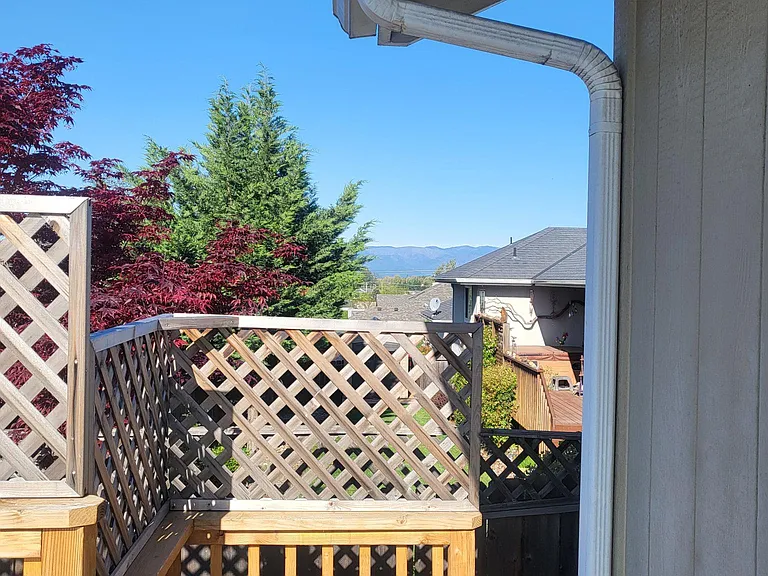 159 SE Aztec Ct — Photo 3