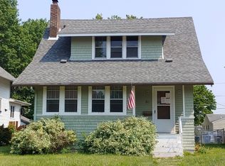 811 N 3rd St, Clinton, IA 52732