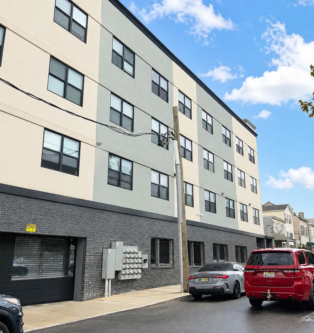 1 bed, $1,718 — Photo 1