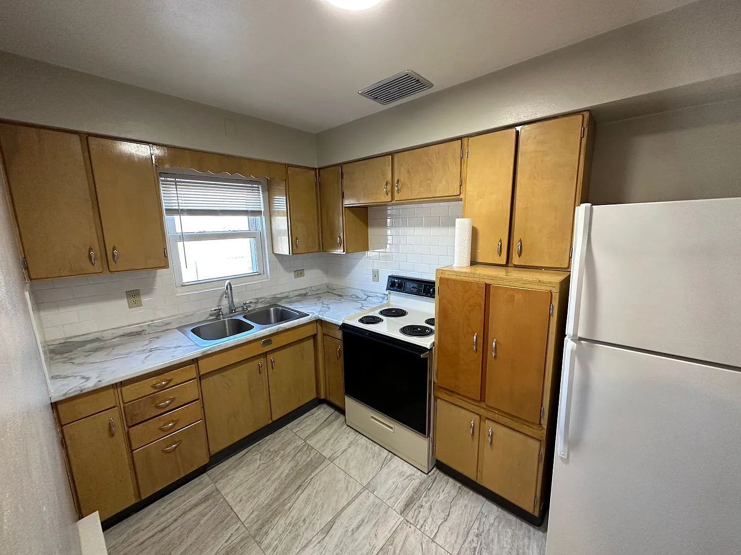 N87W16564 Appleton Ave.(6 Unit) — Photo 4