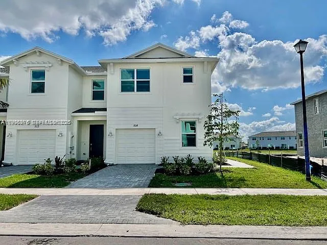 Building Photo - 514 SE Rivergrass St #0