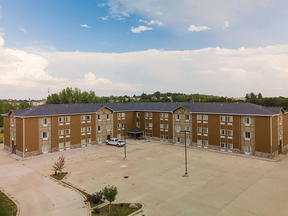 Bakken Lodge, LLC
