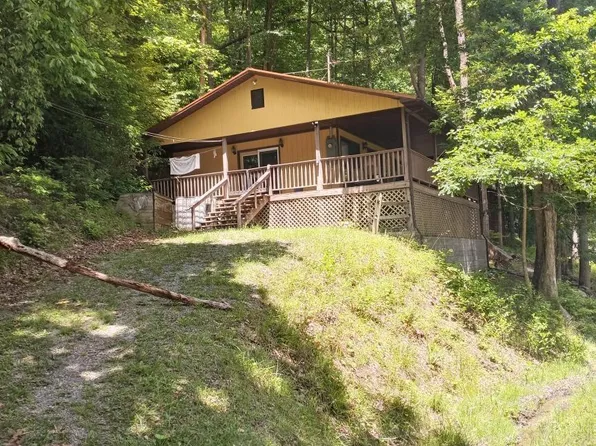 749 Middle Fork River Campground Rd, Buckhannon, WV 26201