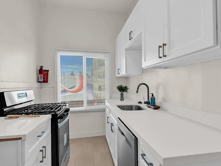 2091 California Street — Photo 26