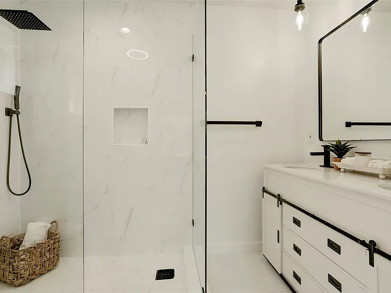 7926 Windy Creek Dr — Photo 31