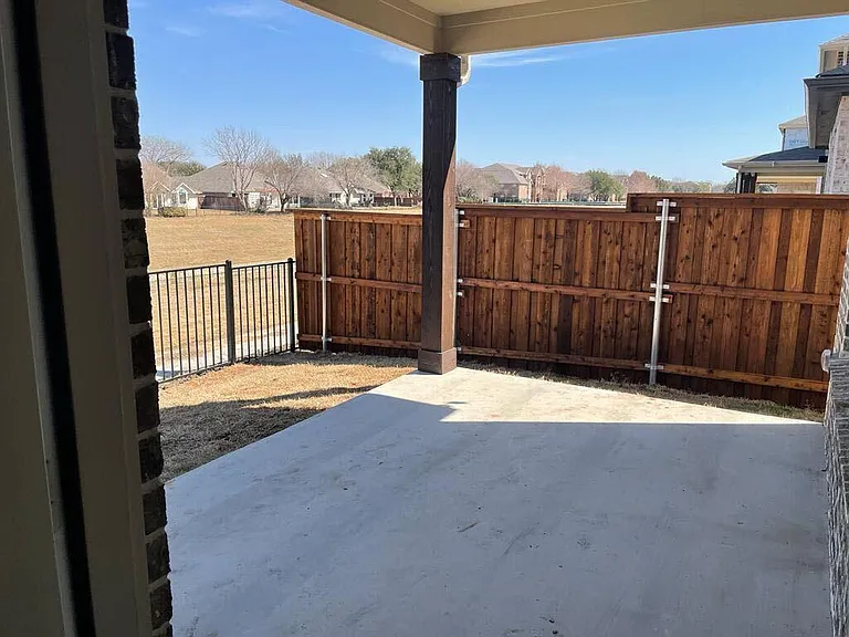 9914 Michael Irvin St — Photo 10
