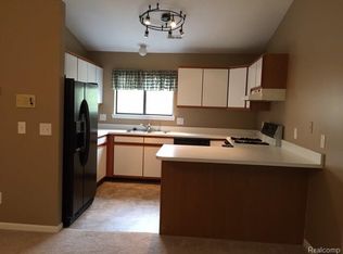 42601 Lilley Pointe Dr #92, Canton, MI 48187