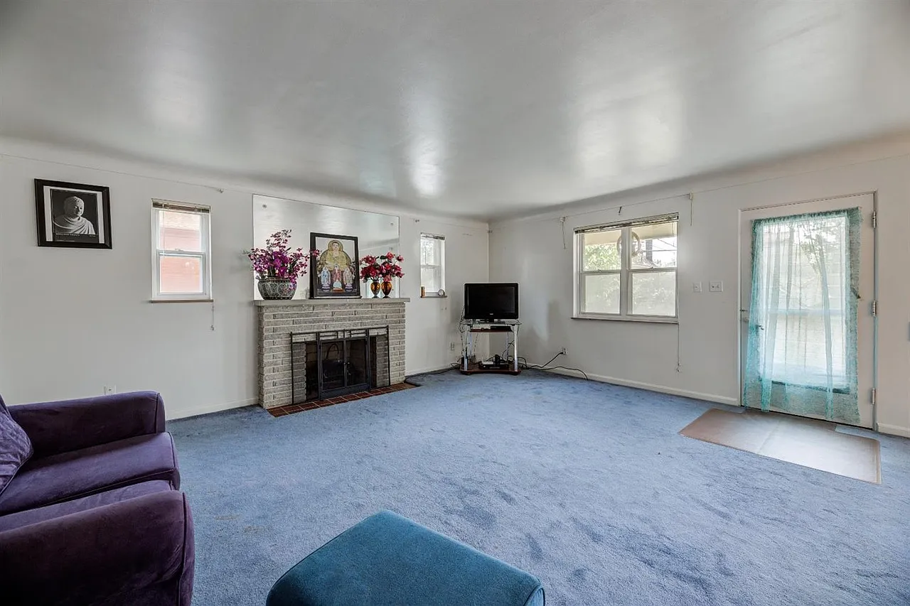 3 bed, 1344 sqft, $1,800 — Photo 4